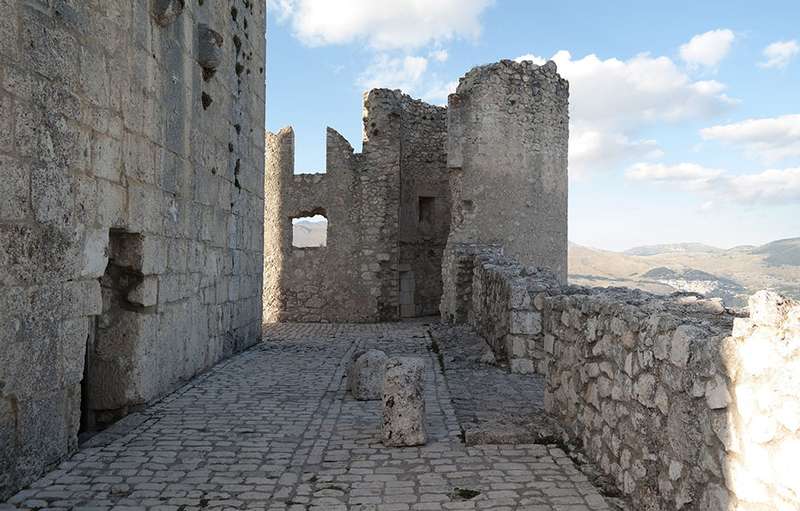 Rocca Calascio: L’émotion d’un paysage médiéval dans les Abruzzes - rocca abruzzo