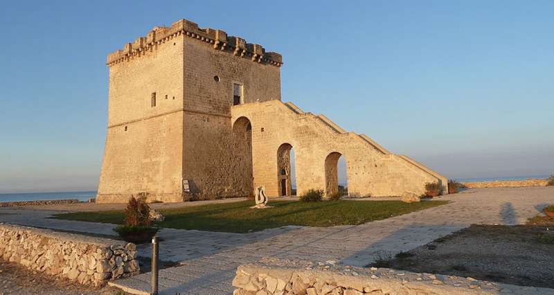 Une promenade parmi les châteaux de Puglia - torre lapillo