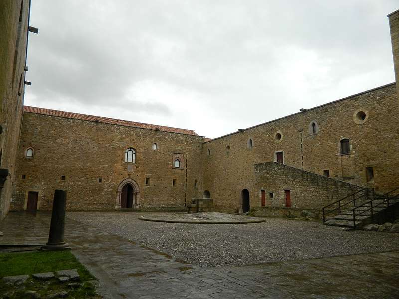 3 places to visit in Basilicata - CastelloLagopesole