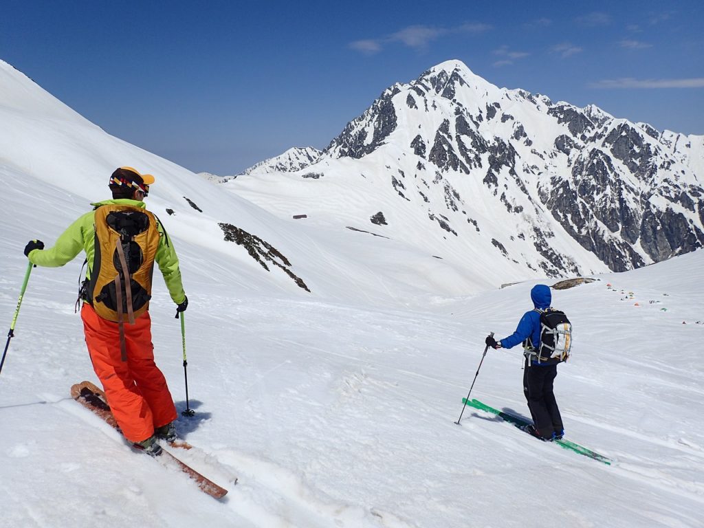 Where to Ski in Italy - mountain skiing 2741504 1280