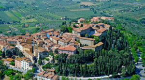bolgheri castello tuscany italy village