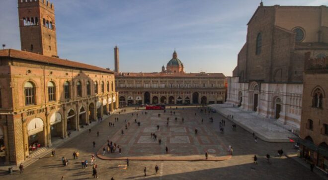 post-article-bologna-travel-guide-touristique-Piazza-Maggiore