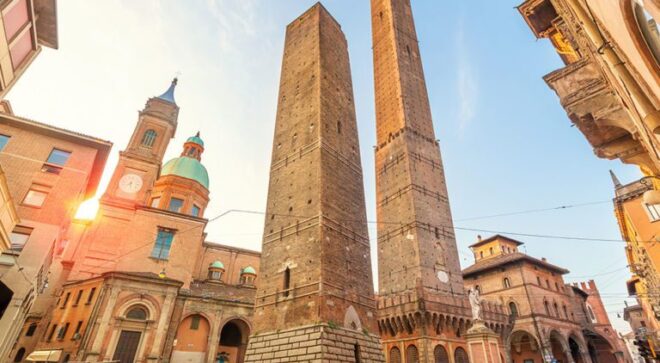 post-article-bologna-travel-guide-touristique-The-Two-Towers